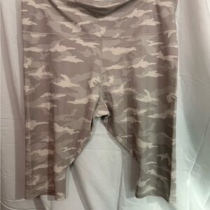 Athleta Gray Camo Crop Leggings